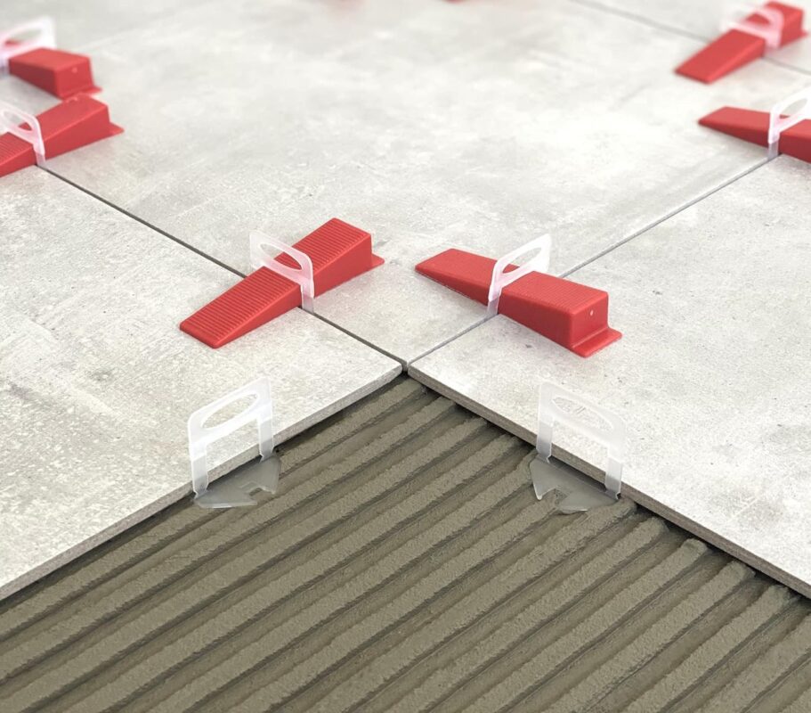 Sisteme profesionale nivelare gresie – PLASTIK COMPONENTS