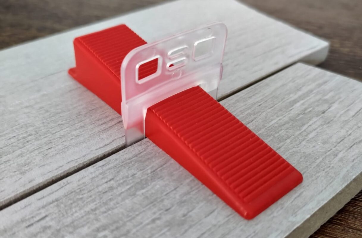 Sisteme profesionale nivelare gresie – PLASTIK COMPONENTS