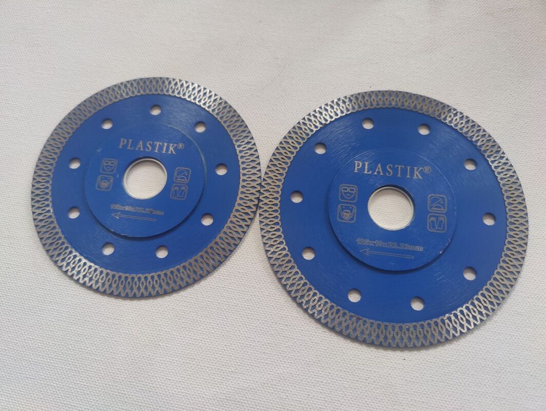 Sisteme profesionale nivelare gresie – PLASTIK COMPONENTS