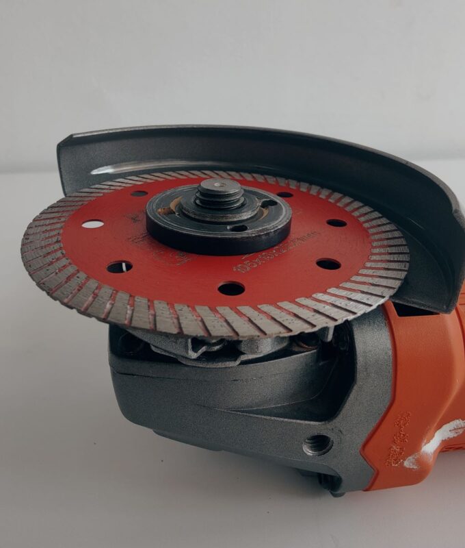 Sisteme profesionale nivelare gresie – PLASTIK COMPONENTS